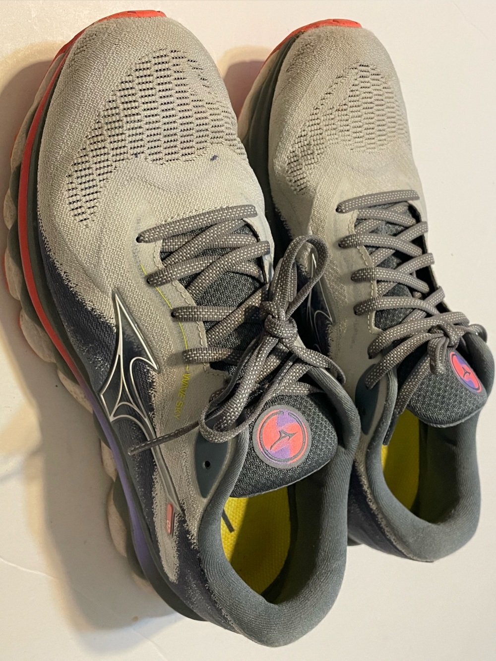 Mizuno Wave Sky 7 Womens Size 10 Gray Athletic Road Running Shoes Sneakers